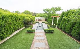 S T U D I O 22 Garden Serenity & Coastal Charm